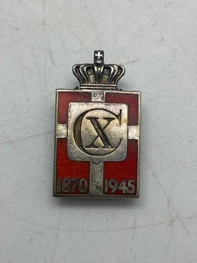 Originalt Georg Jensen kongemærke, sterlingsølv og emalje - 1870-1945