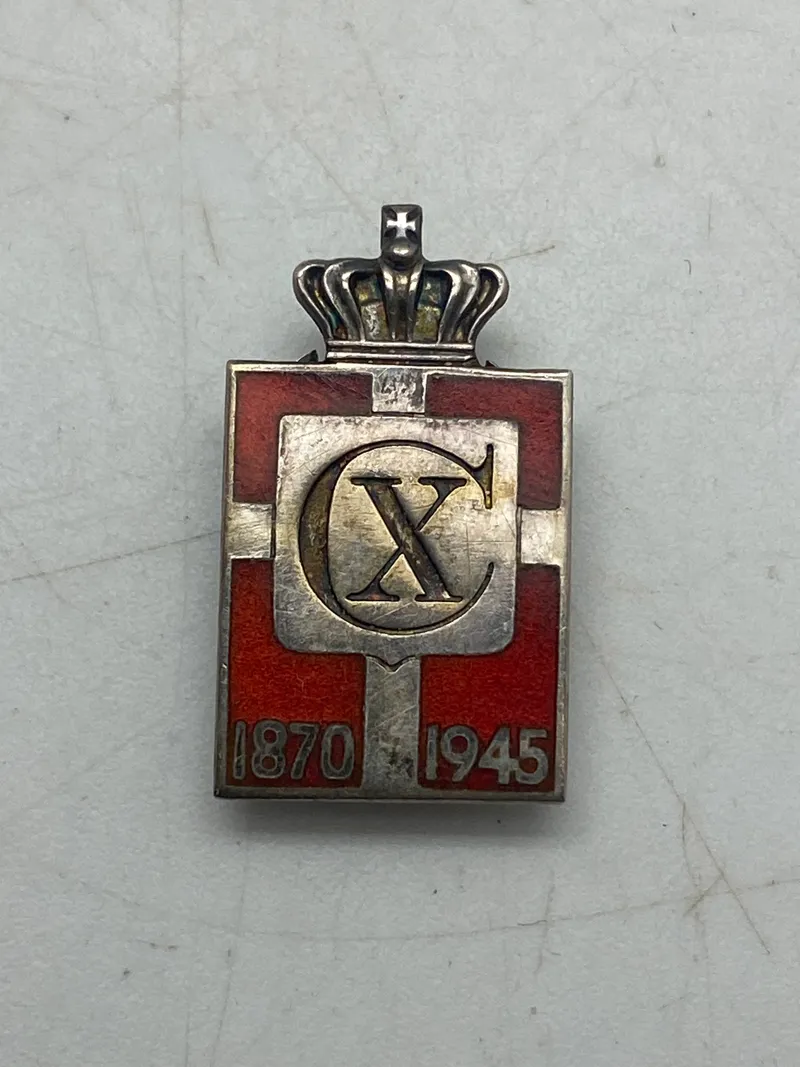 Originalt Georg Jensen kongemærke, sterlingsølv og emalje - 1870-1945
