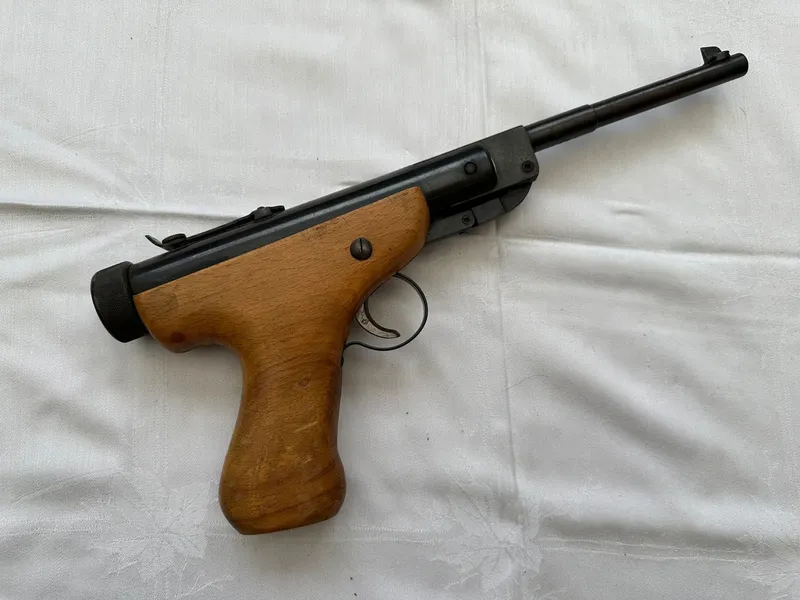 Luftpistol ZVR kaliber 4.5 mm, velholdt