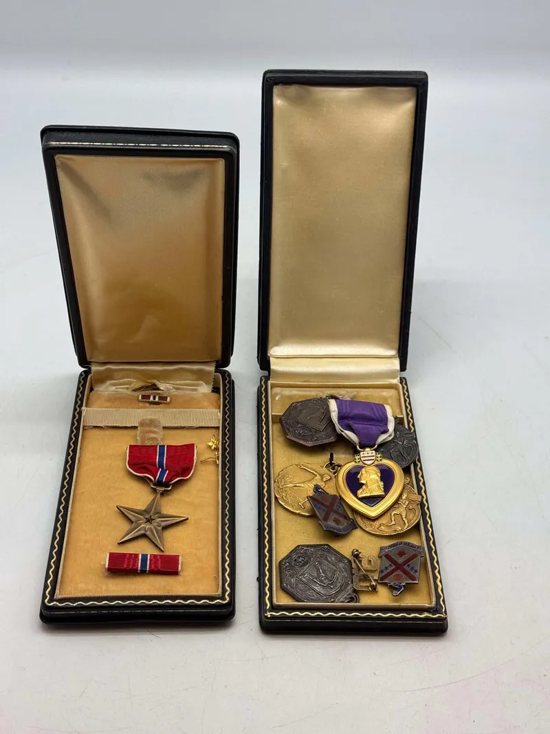 Originalt lot fra falden US soldat WW2 KIA 1 Lt George Milton Lewis (1920-1944) papirer medfølger ikke