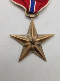 Originalt lot fra falden US soldat WW2 KIA 1 Lt George Milton Lewis (1920-1944) papirer medfølger ikke