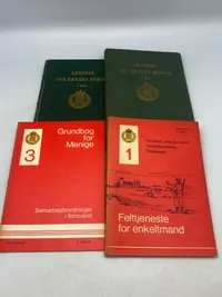 Diverse lærebøger for hærens menige