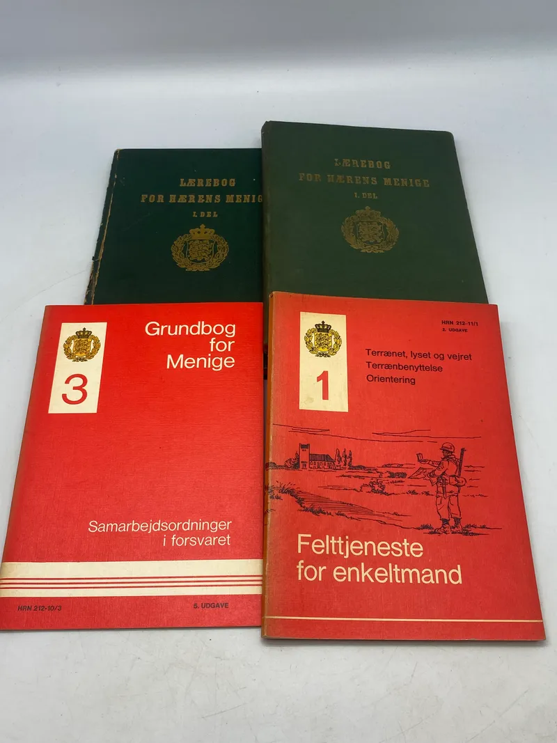 Diverse lærebøger for hærens menige