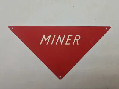 Mineskilt metal