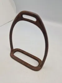Samling stigbøjler militære mm.