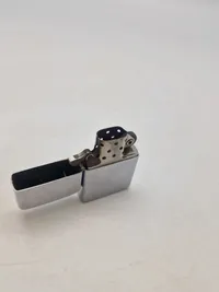 original Zippo med pansermærke