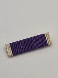 originalt WW2 purpel hardt lot bla. pin givet til efterladte