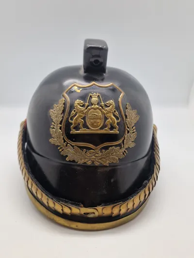 Original Dansk politihjelm med egeløv