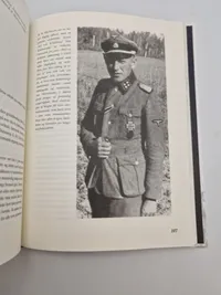 Militaria bog