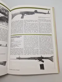 Militaria bog