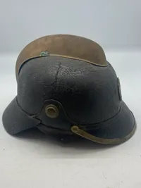 Original dansk læder brandhjelm med påsat regiments mærke