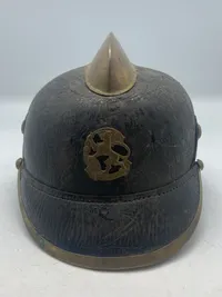 Original dansk læder brandhjelm med påsat regiments mærke