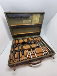 US WW2 Army  Gun bore sight kit
An original US WW2 all complete, Gun bore sight kit, for .50/22mm/35mm type arms, complete  wooden case 1944 dated.