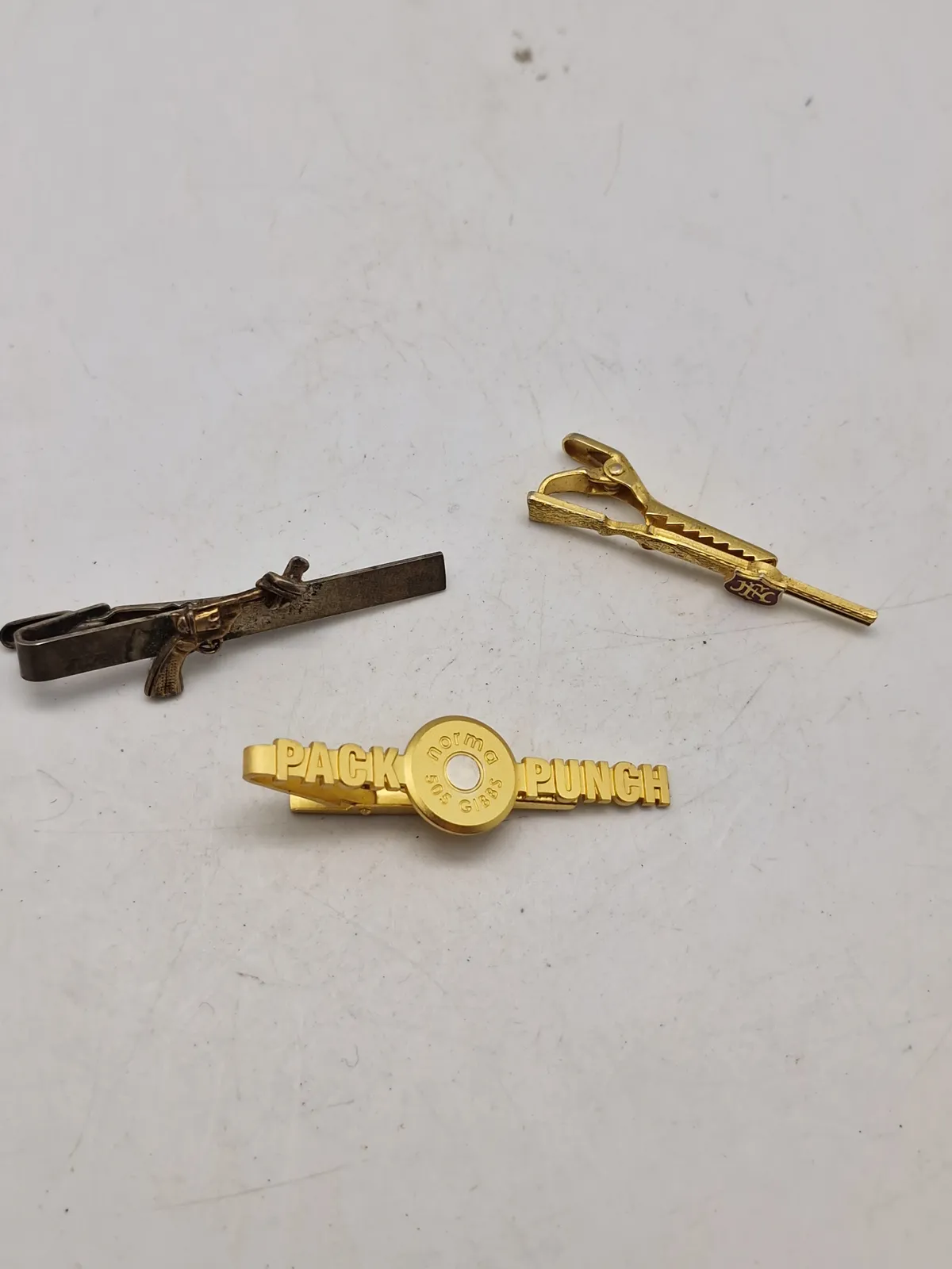 Slipsenåle våben og ammunition