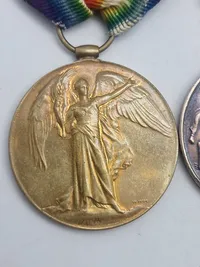 Original Elgelsk WW1 og WW2 medalje spange, navngiven