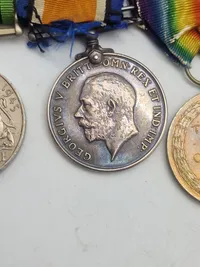 Original Elgelsk WW1 og WW2 medalje spange, navngiven
