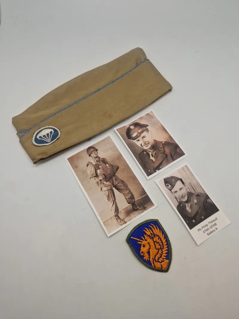 Original WW2 skråhue og patch tilhørt Pfc Philip Thibault 676th GFAB Battery A.