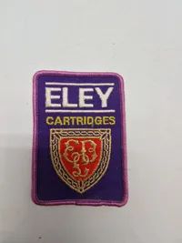Samling patches med våben og ammunition