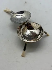 Original te si af 830 sølv, greb af ben - vægt 75,5 gram