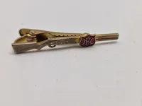 Slipsenåle ,  våben og ammunition