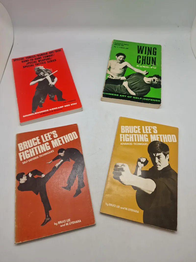 Samling bøger om kampsport - sjældent set til salg