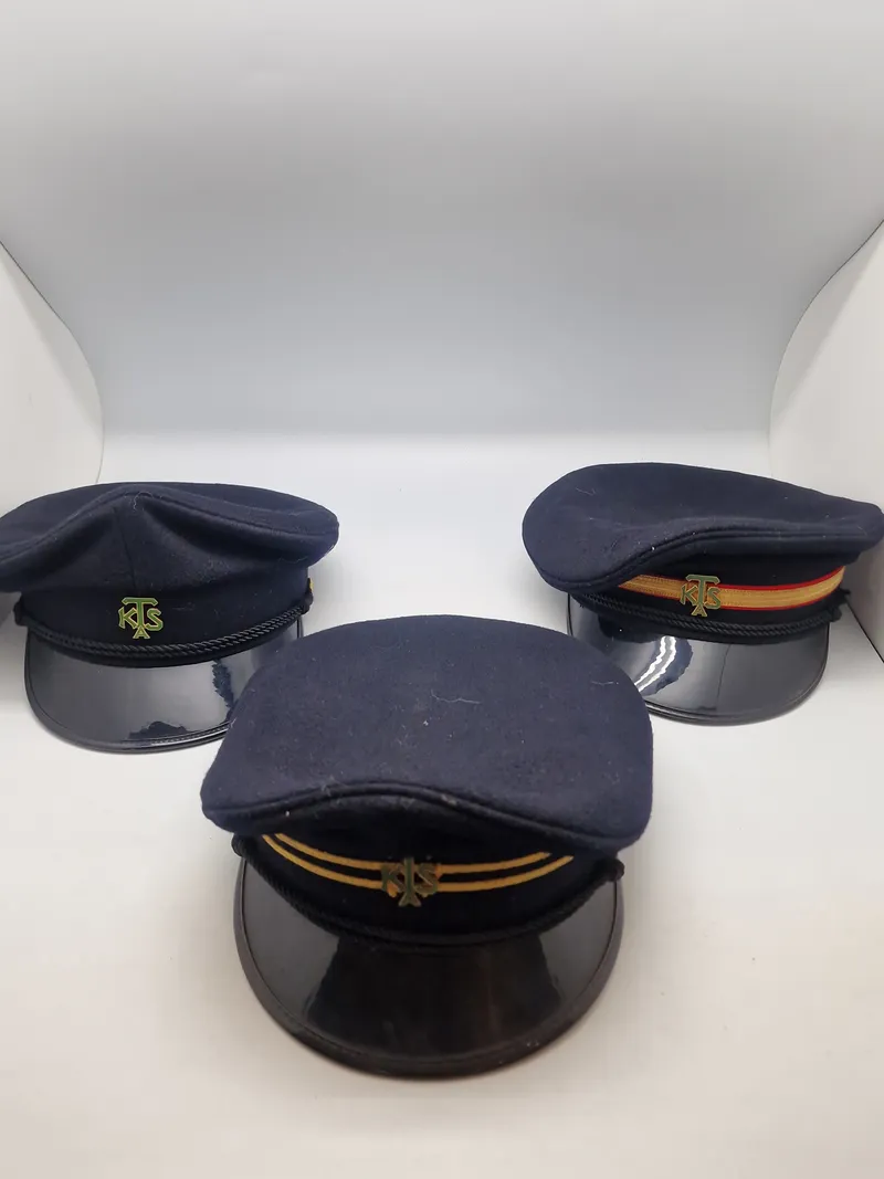 Samling originale KTAS kasketter