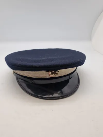 Original kasket fra det danske postvæsen