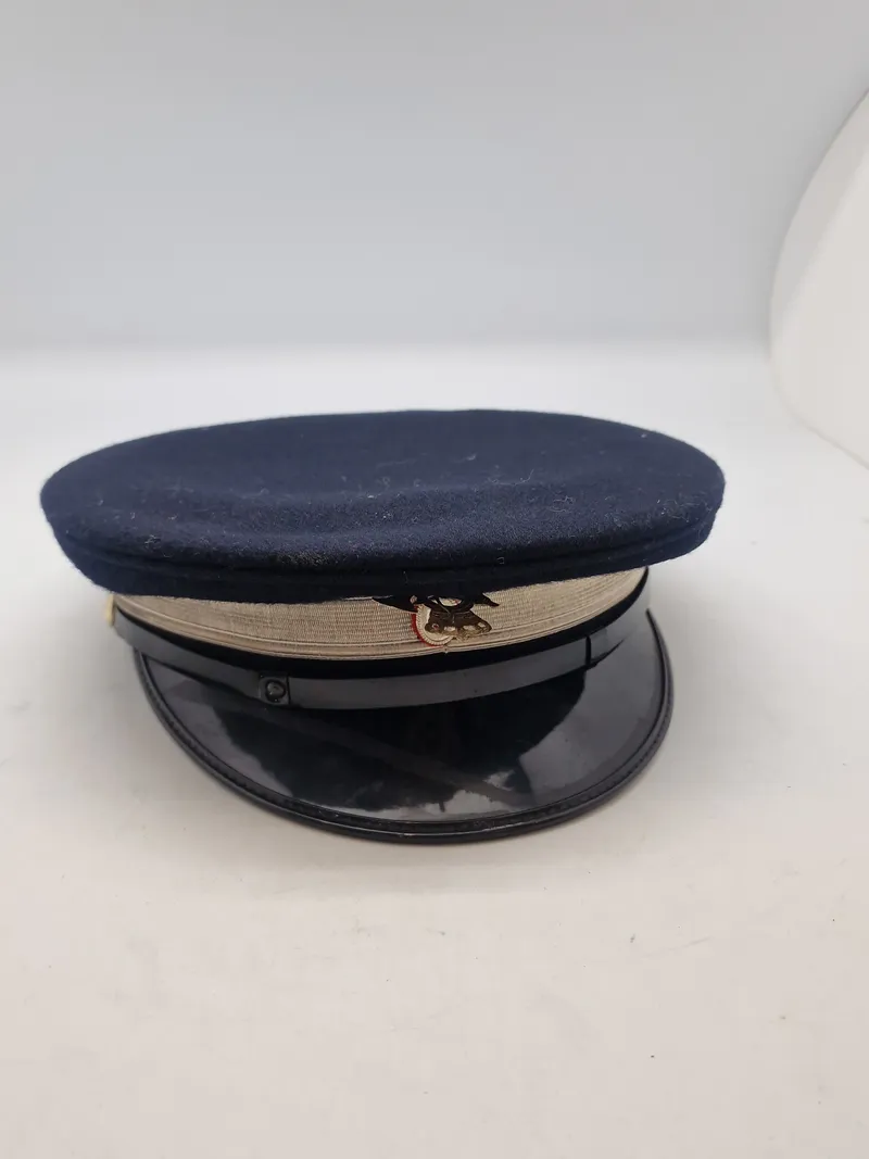 Original kasket fra det danske postvæsen