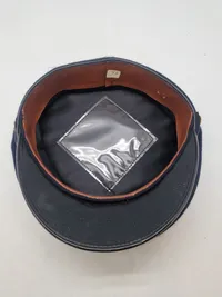 Original kasket fra det danske postvæsen