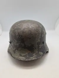 Original tysk M/36 hjelm med rest af decal og æblegrøn farve