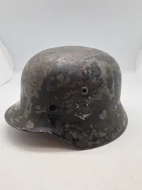 Original tysk M/36 hjelm med rest af decal og æblegrøn farve