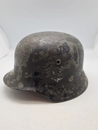 Original tysk M/36 hjelm med rest af decal og æblegrøn farve