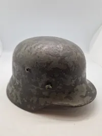 Original tysk M/36 hjelm med rest af decal og æblegrøn farve