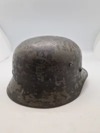 Original tysk M/36 hjelm med rest af decal og æblegrøn farve