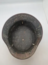 Original tysk M/36 hjelm med rest af decal og æblegrøn farve