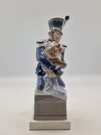 Soldaten og hunden fra Fyrtøjet, Royal Copenhagen figur nr. 1156