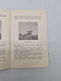 Samling originale instruktioner for kastning af håndbombe og håndgranat