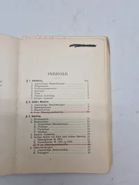 Originalt hæfte omhandlende håndgranater og håndbomber