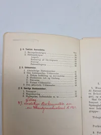 Originalt hæfte omhandlende håndgranater og håndbomber