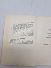 Originalt hæfte omhandlende håndgranater og håndbomber