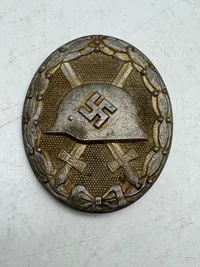 Verwundetenabzeichen in Gold, Hst. 107 Firma Carl Wild, Hamburg.