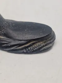 Canadisk Inuit fedtstensfigur signeret og dateret 1972