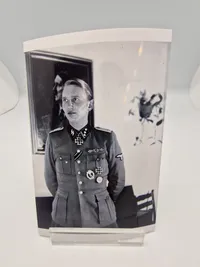 Foto fremkaldt fra de originale Glasnegativer D.N.S.A.P. fotografen Lundstrøm: Søren Kam ridderkors mm.