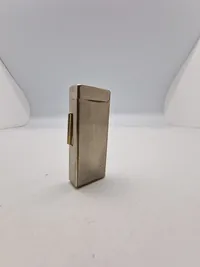 Ældre lighter stemplet RJR