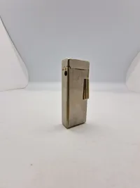 Ældre lighter stemplet RJR
