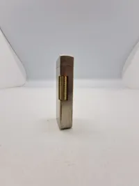 Ældre lighter stemplet RJR