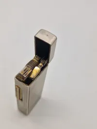 Ældre lighter stemplet RJR
