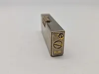 Ældre lighter stemplet RJR