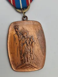 Originale frihedsmarch medaljer (bemærk båndet er i modstandsbevægelsens farver)