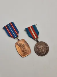 Originale frihedsmarch medaljer (bemærk båndet er i modstandsbevægelsens farver)